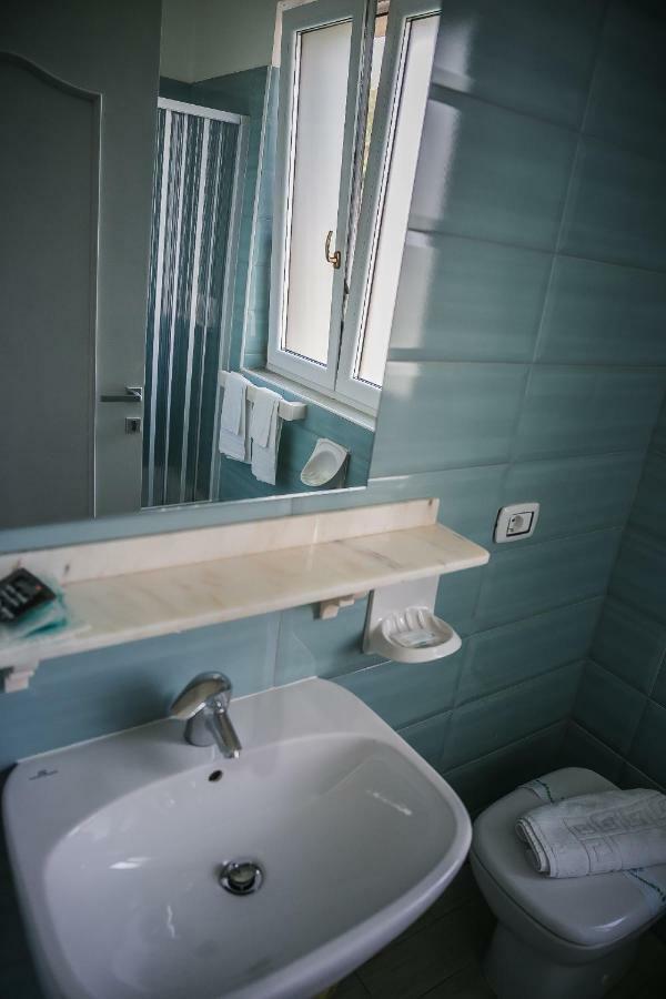 Hotel La Perla Villammare Buitenkant foto